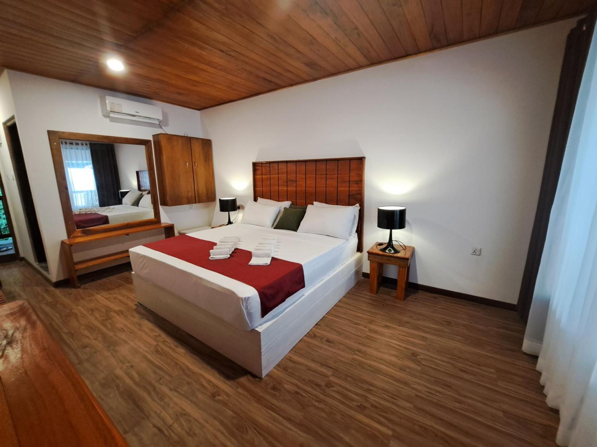 One World Mirissa Hotel Exterior photo