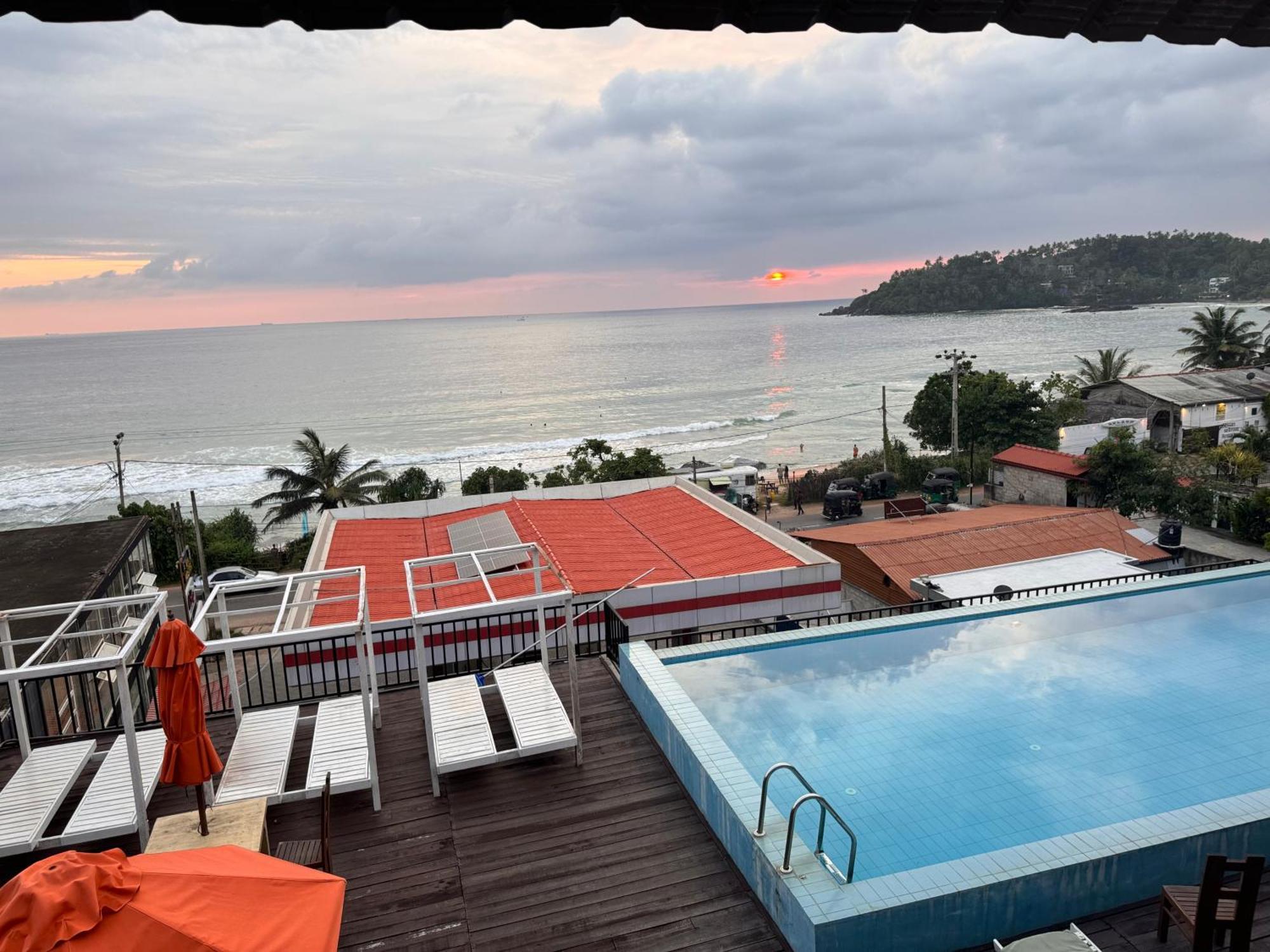 One World Mirissa Hotel Exterior photo